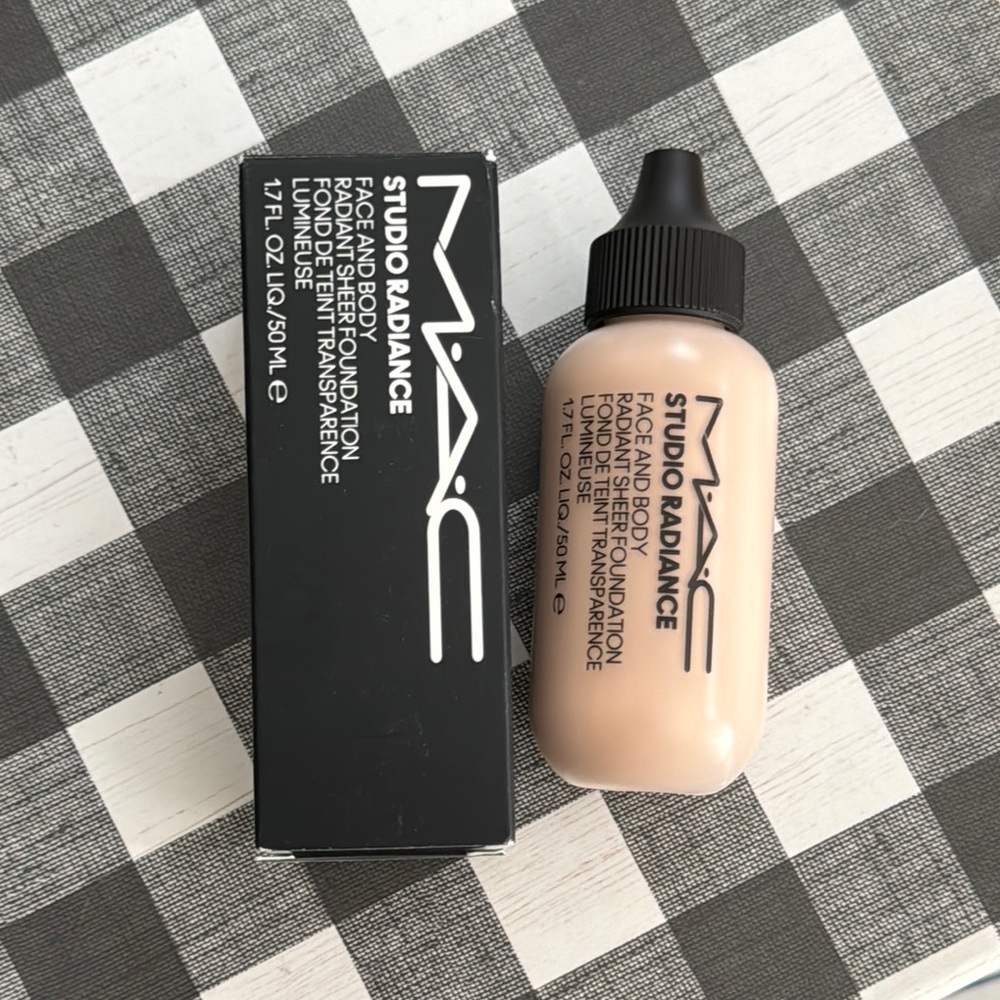 MAC Cosmetics W1 Studio Radiance Face and Body Foundation
